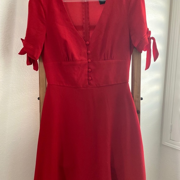 Lady in Red dress - Picture 3 of 3